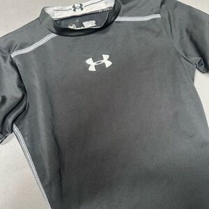 Under Armour Heat Gear Boys Youth Black Fitted Short Sleeve Shirt YSM